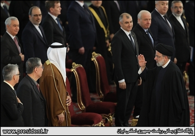 انتقاد نشریه آمریکایی « پولیتیکو» از حضور سفرای لهستان و مجارستان در جشن سالگرد انقلاب ایران