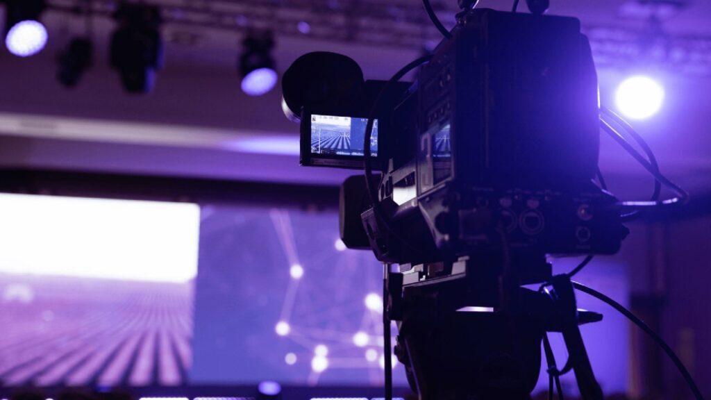 8 علامتی که نشان میدهد انقلاب هوش مصنوعی از کنترل ما خارج میشود 8 علامتی که نشان میدهد انقلاب هوش مصنوعی از کنترل ما خارج میشود