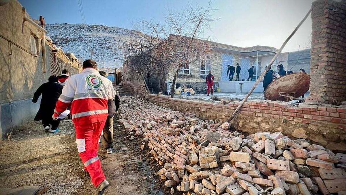 پرداخت سه برابر مستمری به زلزله‌زدگان خوی/ درخواست از خیران برای کمک