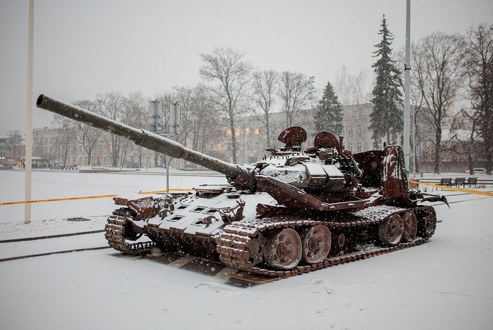 دردسر تانک روسی در لیتوانی / از گل حامیان تا دستشویی مخالفان دردسر تانک روسی در لیتوانی / از گل حامیان تا دستشویی مخالفان