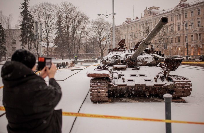 دردسر تانک روسی در لیتوانی / از گل حامیان تا دستشویی مخالفان دردسر تانک روسی در لیتوانی / از گل حامیان تا دستشویی مخالفان