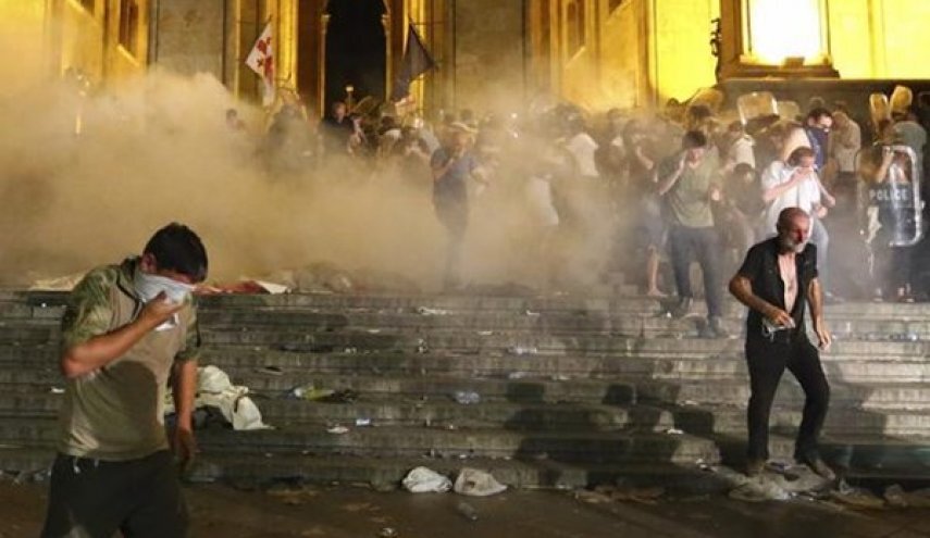 گرجستان ناآرام شد (+فیلم)