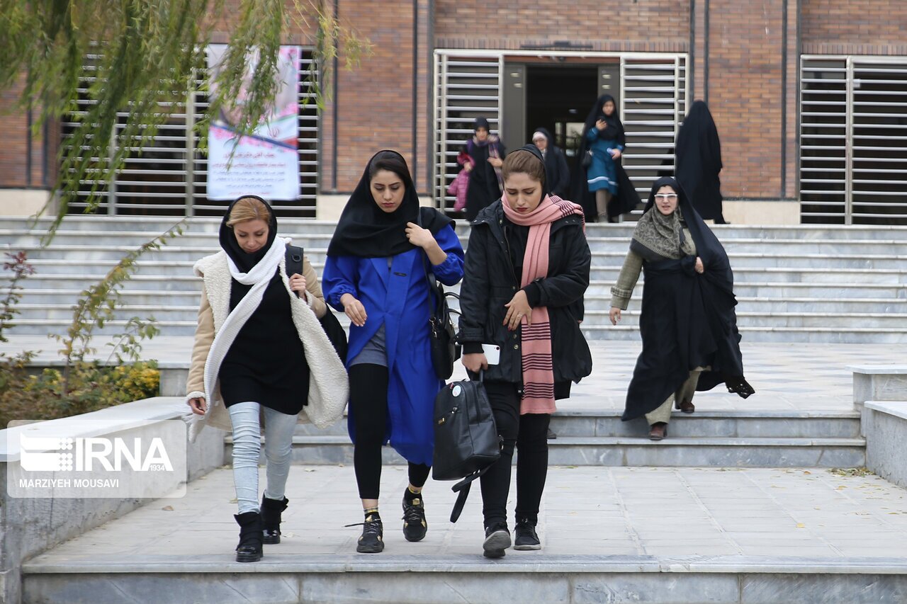 کم پوشی مدرن، آزادی پوشش و چند پرسش فمنیستی کم پوشی مدرن، آزادی پوشش و چند پرسش فمنیستی