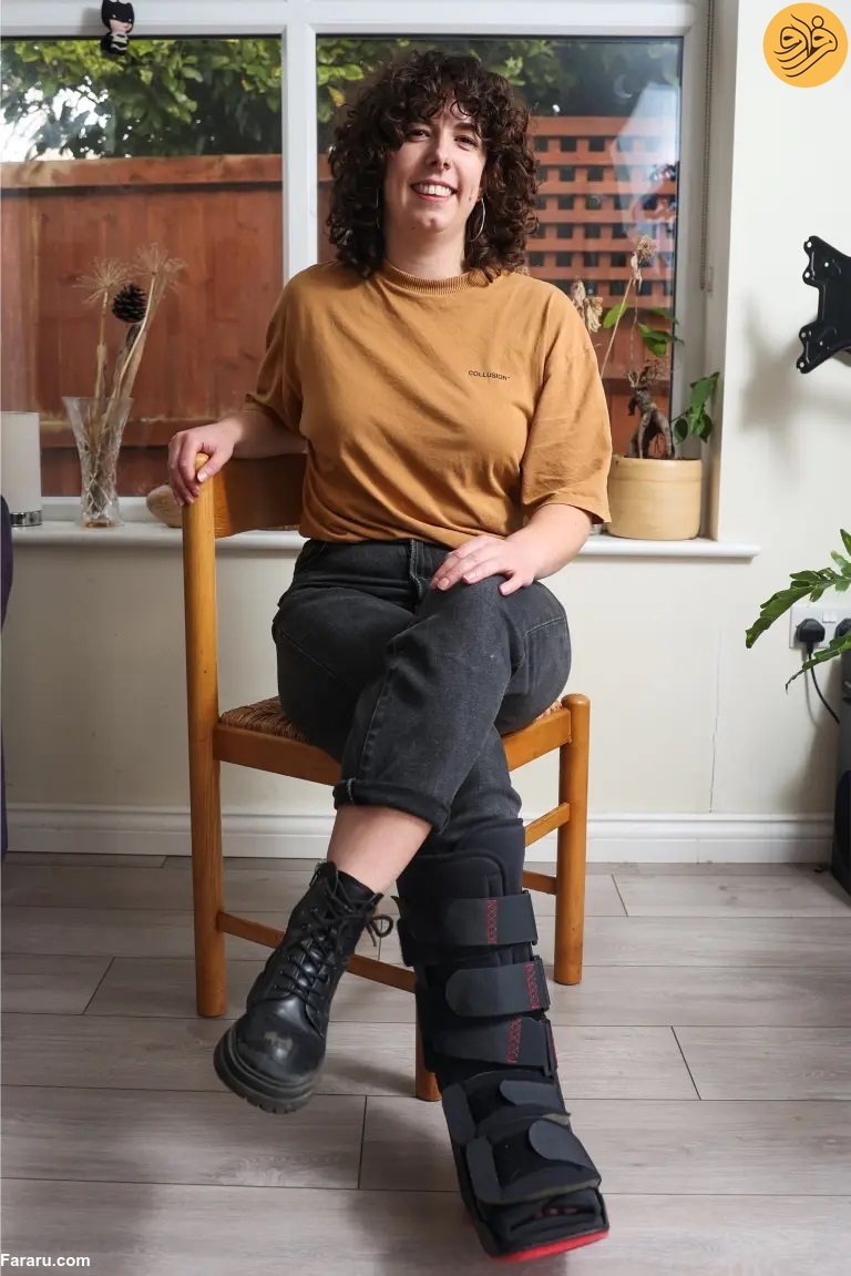 دلفین بخشی از پای زن شناگر را خورد (+عکس) دلفین بخشی از پای زن شناگر را خورد (+عکس)