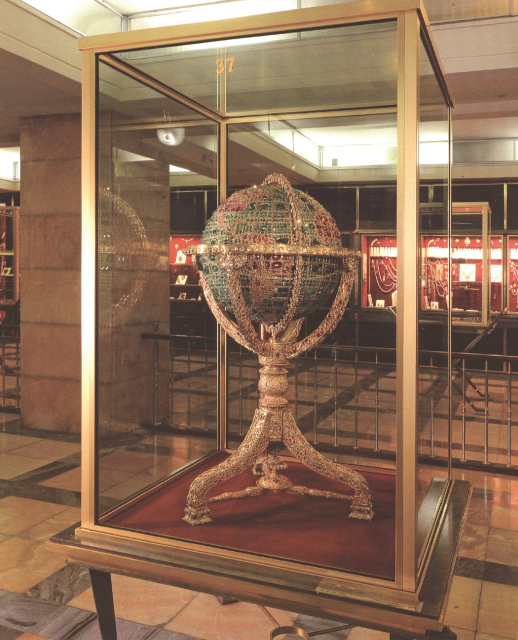 شاهان عشقِ جواهر در عهد قاجار و پهلوی/ جواهرات ملی ایران چقدر می&zwnj;ارزد؟