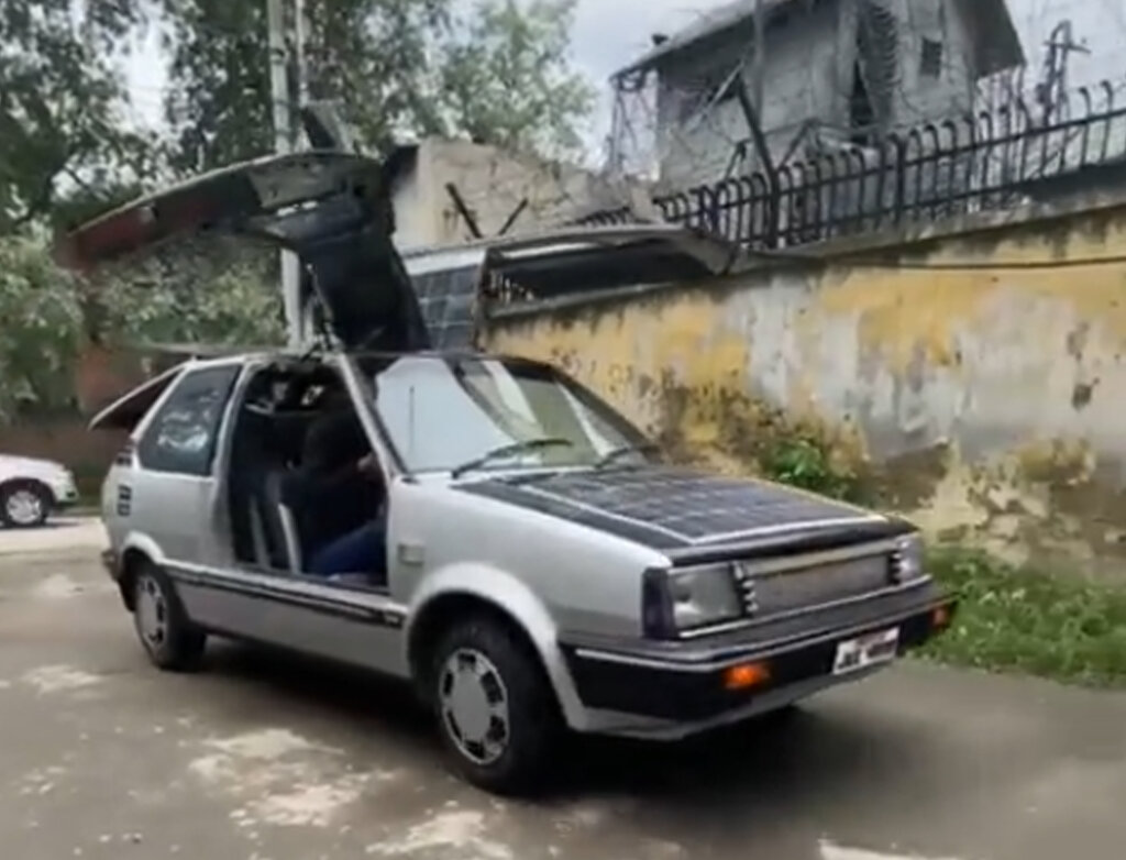 تصاویر خودرو ۵۰۰ میلیون تومانی بالدار/ ماشین اتوماتیک خورشیدی آقای معلم را ببینید تصاویر خودرو ۵۰۰ میلیون تومانی بالدار/ ماشین اتوماتیک خورشیدی آقای معلم را ببینید