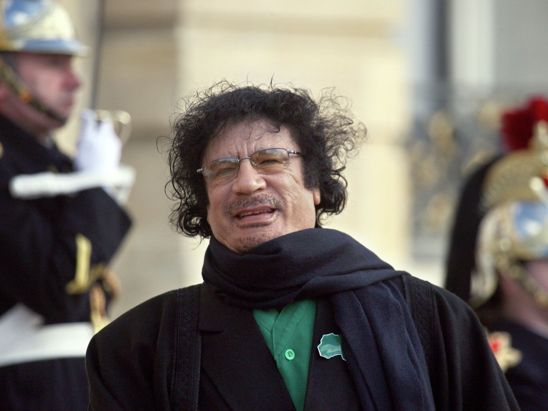 همسر قذافی به دنبال پس گرفتن 100 میلیون دلار همسر قذافی به دنبال پس گرفتن 100 میلیون دلار