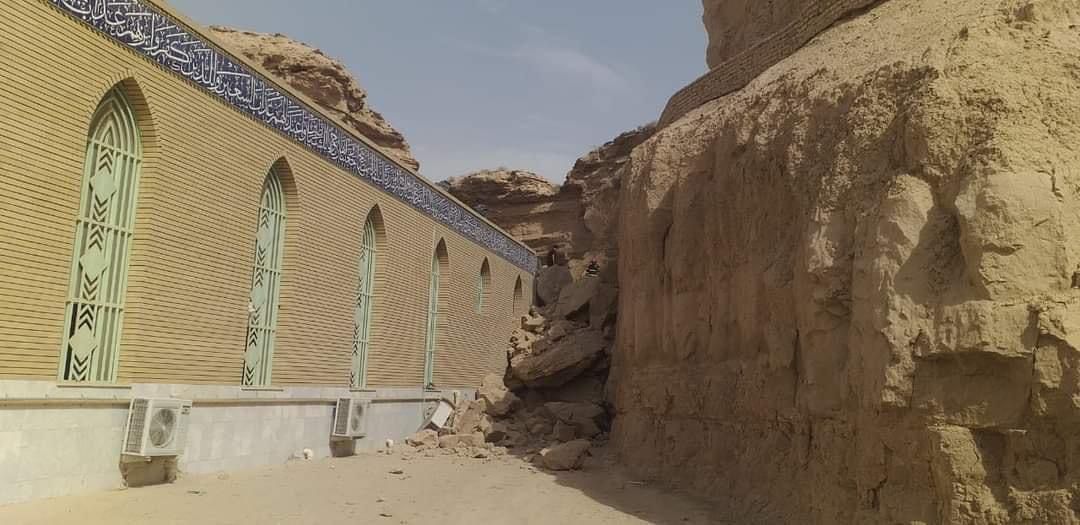 عراق / ریزش تپه‌ روی زیارتگاه