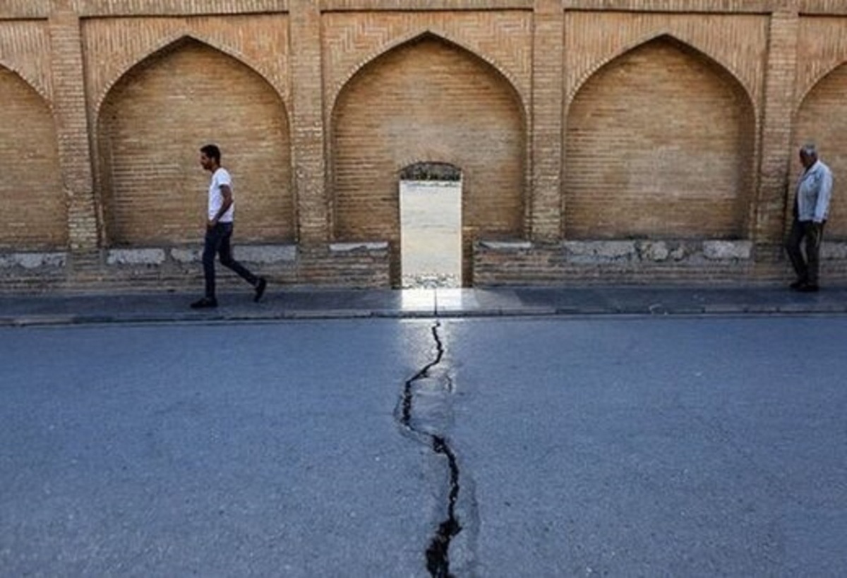 بحران فرونشست در مدارس اصفهان جدی است/ سرگردانی دختران دبیرستان علامه طباطبایی