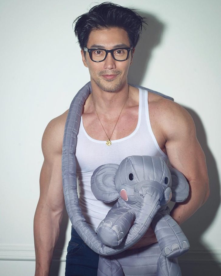 چهره این مرد ۵۶ساله دنیا را متحیر کرده است (+عکس)