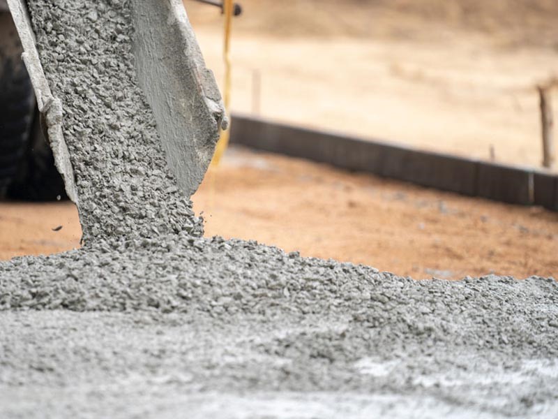 چه نکاتی را پیش از خرید بتن آماده باید بدانیم؟ بتن آماده در مقایسه با بتنهای معمولی مزایای بسیار بیشتری دارد