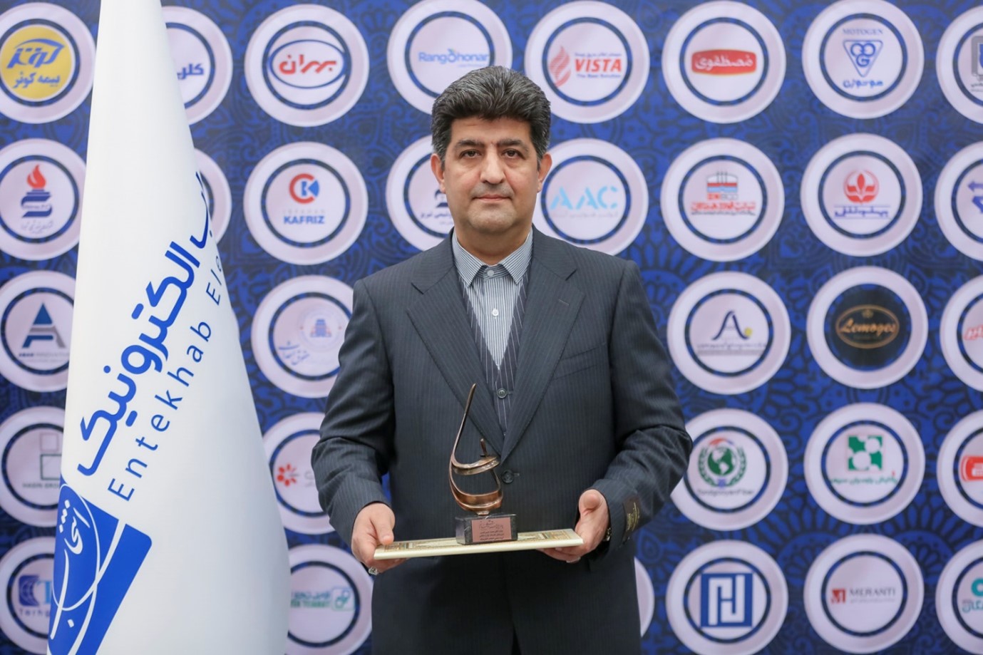 انتخاب الکترونیک به عنوان شرکت برتر در جشنواره حاتم شناخته شد انتخاب الکترونیک به عنوان شرکت برتر در جشنواره حاتم شناخته شد