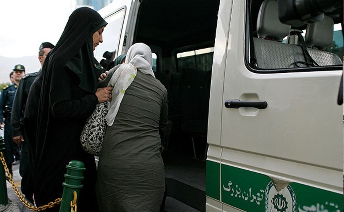 آفتاب نیوز: ۱۷ سال با گشت ارشاد / تار موی زنان همچنان مسئلهٔ کشور است