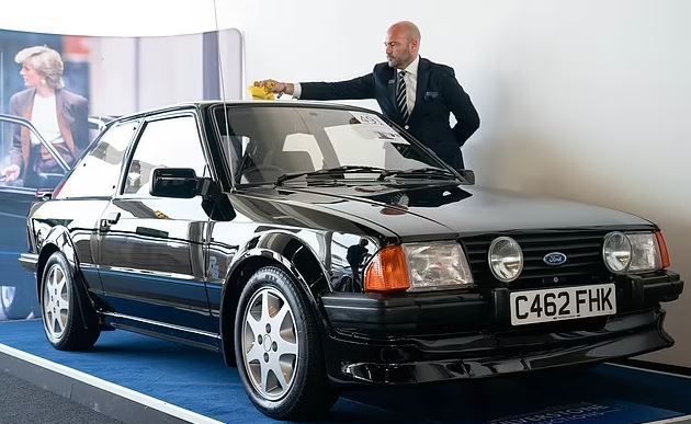 فورد اسکورت پرنسس دایانا که ۷۶۰,۰۰۰ دلار به فروش رسید (عکس+فیلم) فورد اسکورت پرنسس دایانا که ۷۶۰,۰۰۰ دلار به فروش رسید (عکس+فیلم)