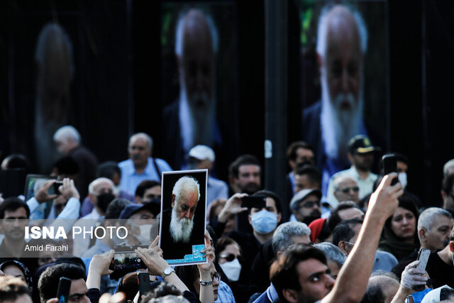 تحلیل جامعه‌شناسی از هیاهوی بعد از درگذشت