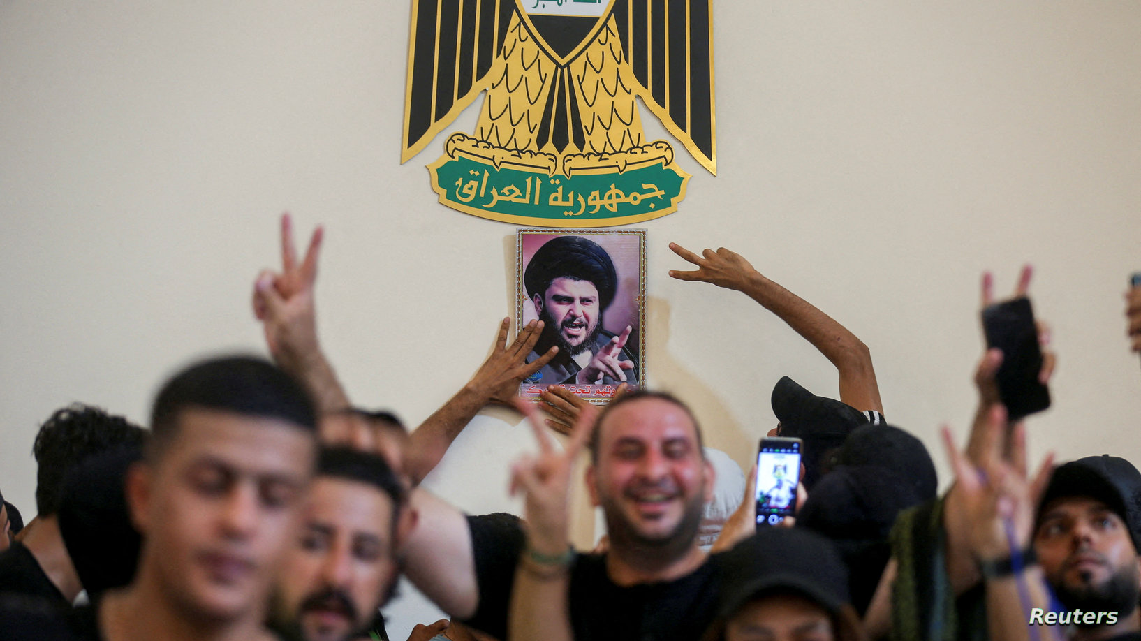 عراق در بحران: کناره گیری مقتدی صدر از سیاست / درگیری در بغداد / 2 کشته/ حمله حامیان مقتدی به کاخ ریاست جمهوری/ اعلام منع آمد و شد / بسته شدن مرزهای عراق و ایران عراق در بحران: کناره گیری مقتدی صدر از سیاست / درگیری در بغداد / 2 کشته/ حمله حامیان مقتدی به کاخ ریاست جمهوری/ اعلام منع آمد و شد / بسته شدن مرزهای عراق و ایران