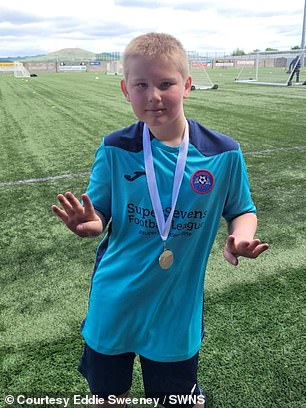 پسر ۱۱ ساله اوتیسمی با ضریب هوشی ۱۶۲ آلبرت انیشتین و استیون هاوکینگ را شکست داد