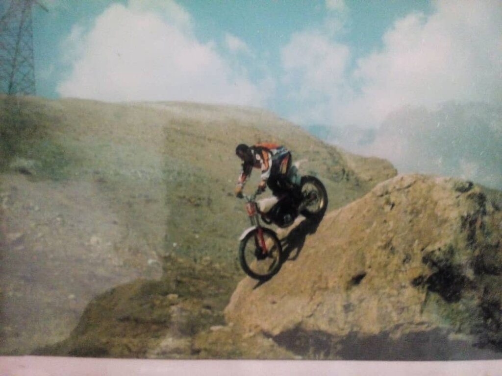 با رکورددار عجیبترین فرود و صعودها در ارتفاعات تهران / فتح توچال با موتورسیکلت در ۱۸ دقیقه با رکورددار عجیبترین فرود و صعودها در ارتفاعات تهران / فتح توچال با موتورسیکلت در ۱۸ دقیقه