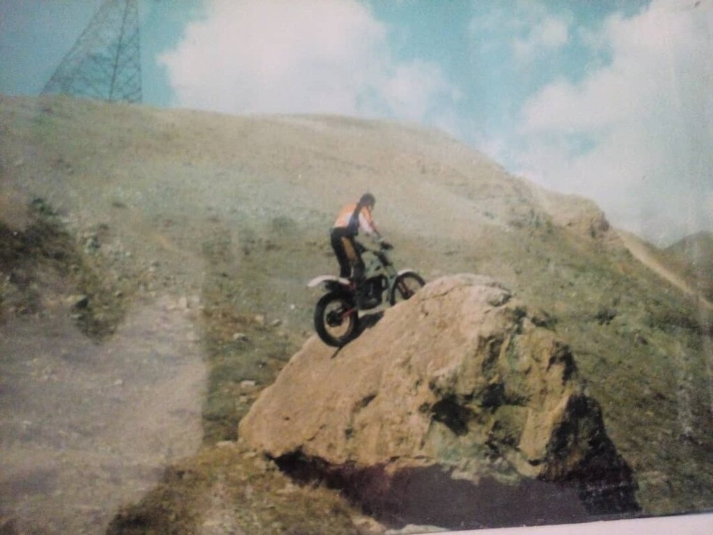 با رکورددار عجیبترین فرود و صعودها در ارتفاعات تهران / فتح توچال با موتورسیکلت در ۱۸ دقیقه با رکورددار عجیبترین فرود و صعودها در ارتفاعات تهران / فتح توچال با موتورسیکلت در ۱۸ دقیقه