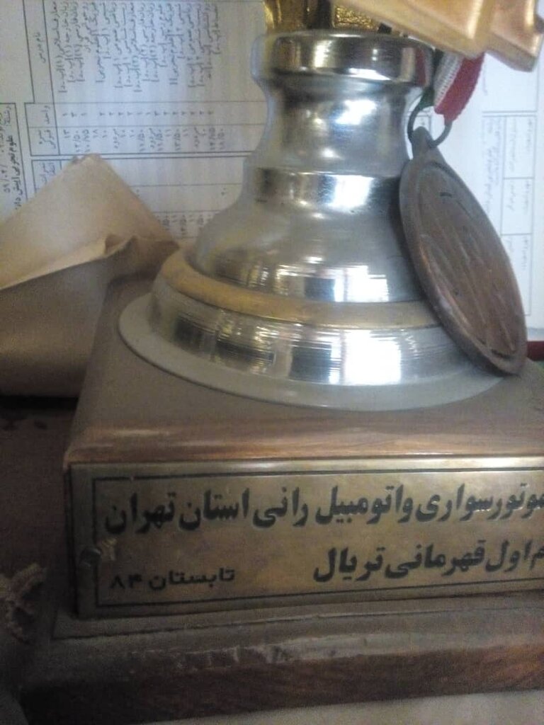 با رکورددار عجیبترین فرود و صعودها در ارتفاعات تهران / فتح توچال با موتورسیکلت در ۱۸ دقیقه با رکورددار عجیبترین فرود و صعودها در ارتفاعات تهران / فتح توچال با موتورسیکلت در ۱۸ دقیقه