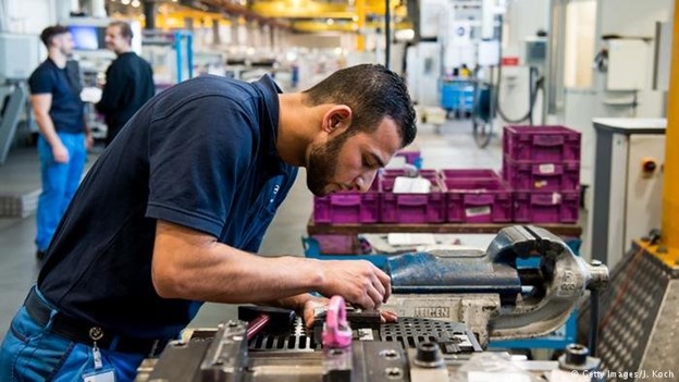 بهترین کشورها برای کار کردن و کسب درآمد بالا کدامند؟