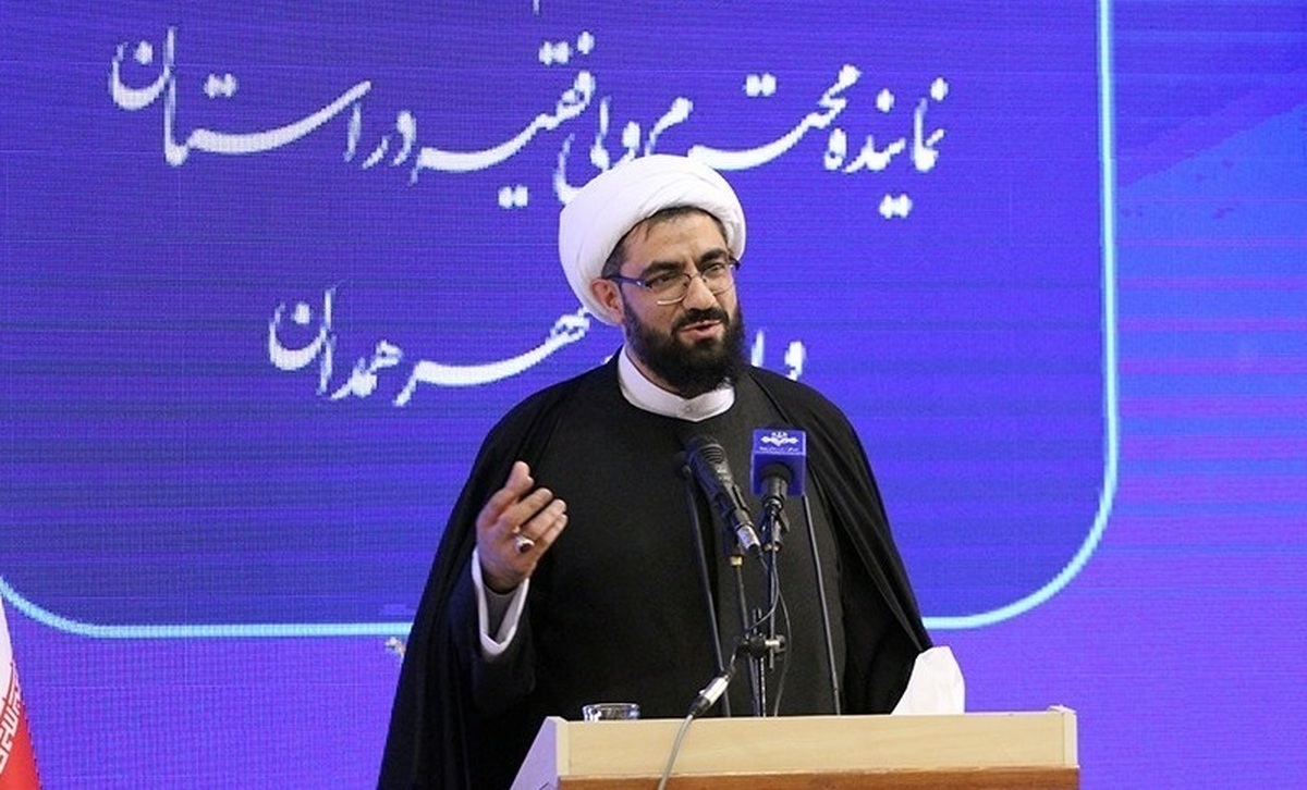 امام جمعه همدان: شاهد هستیم که مدیری حتی نمی‌داند نمازخانه اداره خود کجاست/ اذان در میادین اصلی شهر و معابر مهم در نوبت ظهر و مغرب پخش شود