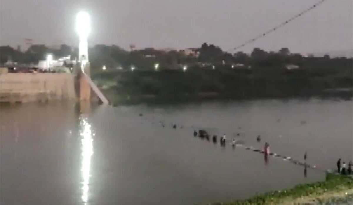 هند/ 60 کشته در پی فرو ریختن پل (+فیلم)