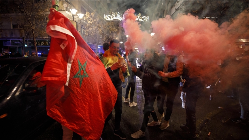 شادی مراکشی ها بعد از پیروزی تاریخی در جام جهانی (+عکس) شادی مراکشی ها بعد از پیروزی تاریخی در جام جهانی (+عکس)
