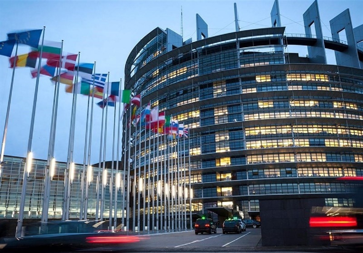 تلاش قطر برای نفوذ در پارلمان اروپا / ۴ مظنون بازداشت شدند