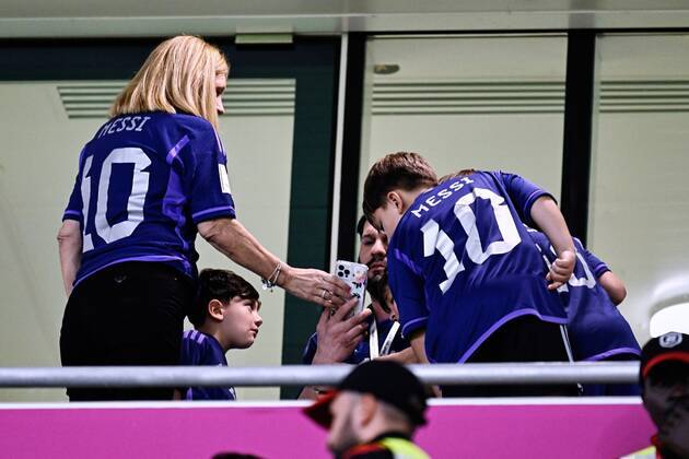 مادر مسی در جام جهانی (عکس)