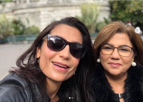 نادیا ندیم + مادرش تحلیلگر فوتبال دانمارکی با شنیدن مرگ مادرش برنامه زنده را رها کرد