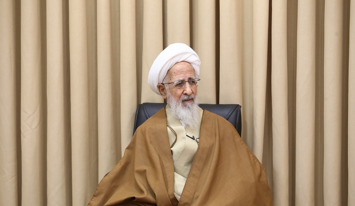 آیت الله جوادی آملی: جامعه‌ای به أحسن الأحوال می‌رسد که قبول و نکول آن محقّقانه باشد؛ نه در امور دیگران دخالت می‌کند نه اجازه می‌دهد که دیگران در امور آن دخالت کنند