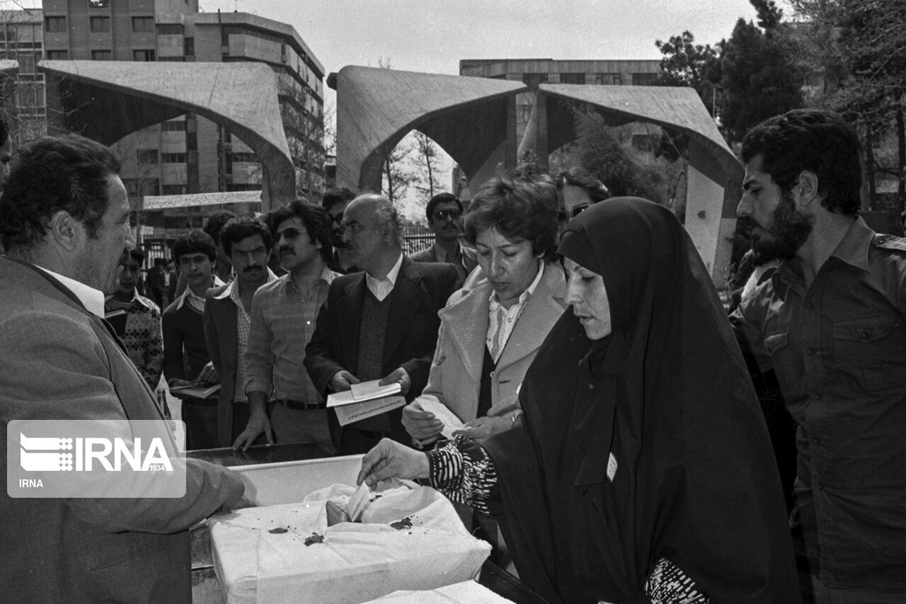 همه پرسی، راه حلی برای مشکلات امروز ایران همه پرسی، راه حلی برای مشکلات امروز ایران