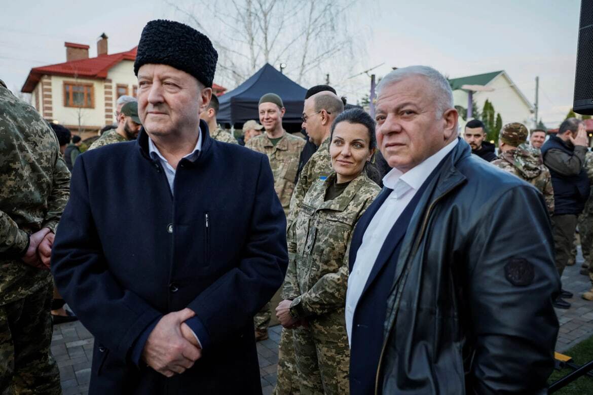 افطاری رئیس جمهور اوکراین با سربازان مسلمان (+عکس)