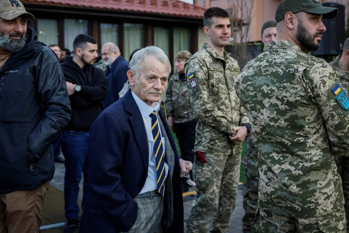 افطاری رئیس جمهور اوکراین با سربازان مسلمان (+عکس)