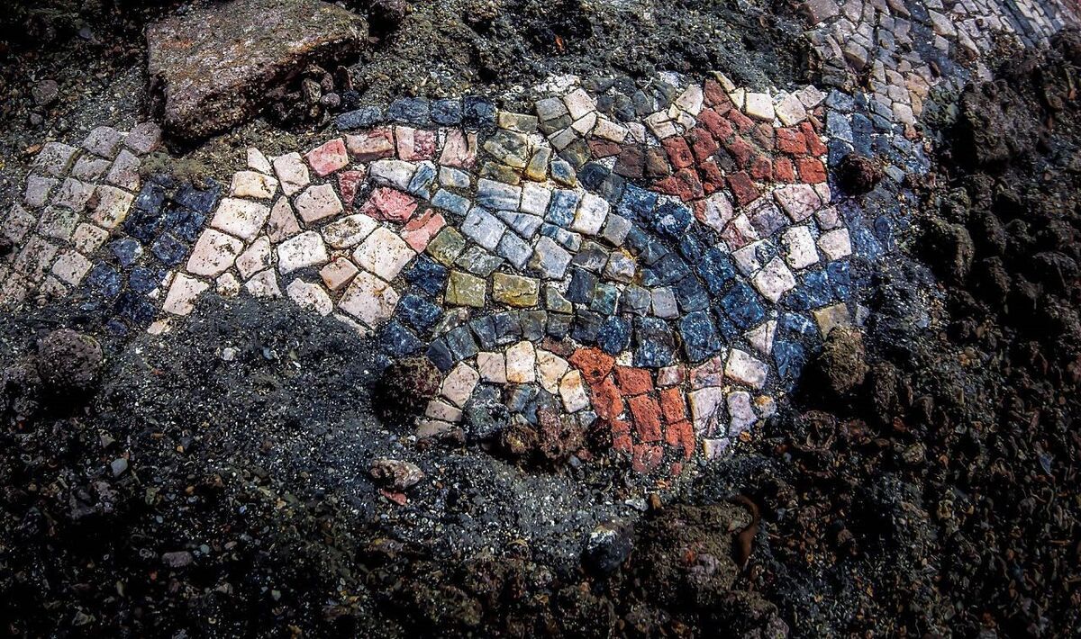 کشف موزاییک‌ های رنگی ۲ هزار ساله در کف دریا (+عکس)