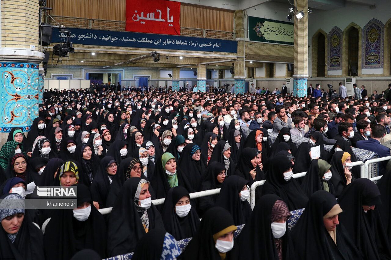 مقام معظم رهبری: مسائل گوناگون کشور مگر قابل رفراندوم است؟ کجای دنیا این کار را می‌کنند؟