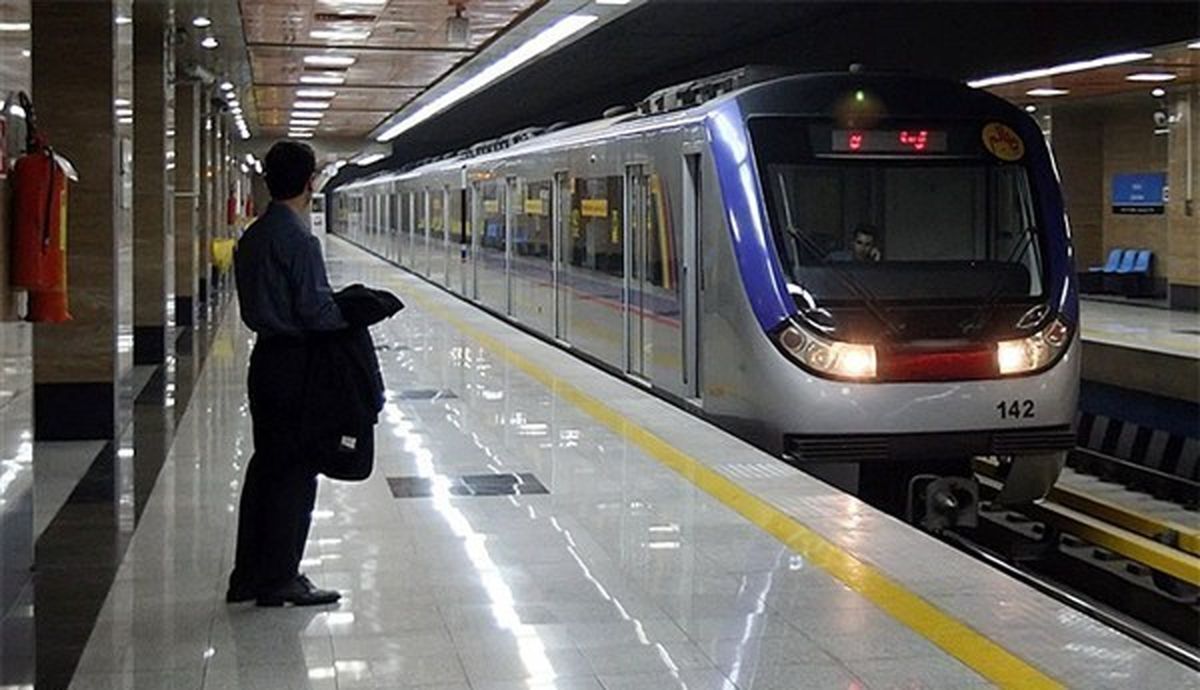 نصب پرده بین واگن زنان و مردان در مترو تهران! (عکس)