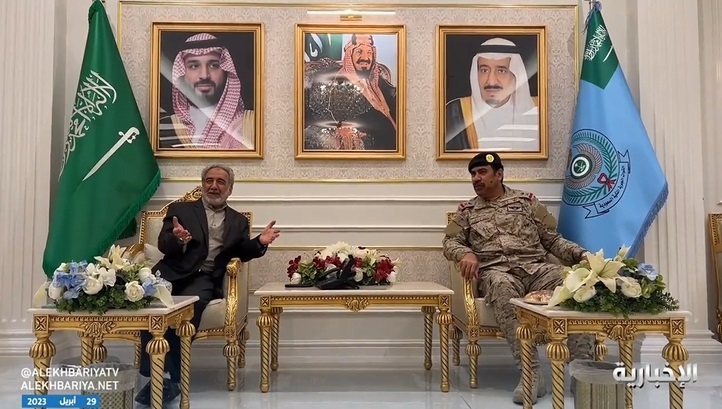 انتقال 65 ایرانی از سودان به وسیله عربستان / تشکر  دیپلمات ایرانی از فرماندهان ارتش سعودی (+فیلم)