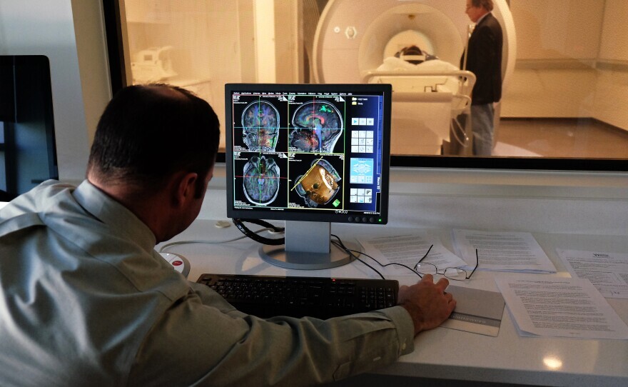 دختری که به کما رفت و بَدَل او به هوش آمد! دختری که به کما رفت و بَدَل او به هوش آمد!