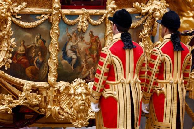 تاجگذاری چارلز سوم پادشاه انگلیس (+عکس) / بازداشت 10 معترض