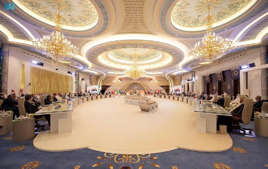 بشار اسد در نشست اتحادیه عرب /اولین بعد از 12 سال (+عکس) بشار اسد در نشست اتحادیه عرب /اولین بعد از 12 سال (+عکس)