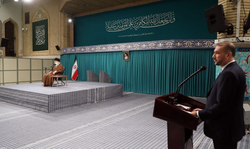 یک جاهایی باید انعطاف داشت / انعطاف منافاتی با اصول ندارد/ در طول این سال‌ها مواردی از «دیپلماسی التماسی» داشتیم