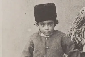 «نوه‌های مظفرالدین شاه» در کنار پرستار فرانسوی‌شان؛ 135 سال قبل (عکس)
