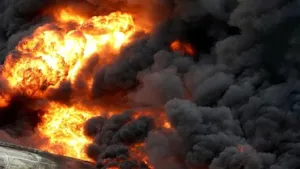 مهار آتش‌سوزی تانکر گاز در غرب زاهدان / تکذیب اصابت موشک دشمن