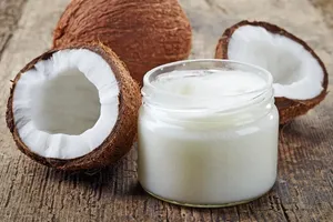 فواید روغن نارگیل از زبان خودش؛ از پوست و مو تا آشپزی