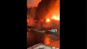 آتش‌سوزی در اسکله تاریخی اُلد پُرت پورتلند آمریکا (فیلم)