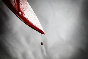 صدور حکم مردی که دختر ۱۷ساله اش را در انظار عمومی کشت