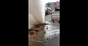 لحظه ترکیدن ناگهانی لوله آب در ونزوئلا