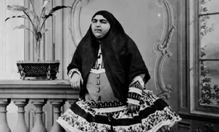 تاج السلطنه، دختر ناصرالدین شاه در 10 سالگی و در روز نامزدی اش؛ سال 1273(عکس)